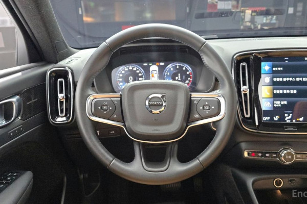 2021 Volvo XC40 с пробегом 74 360 км