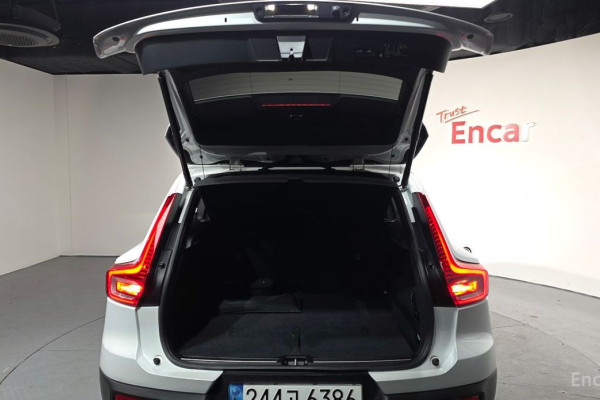 2020 Volvo XC40 с пробегом 62 417 км