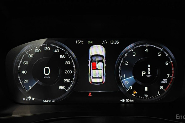 2021 Volvo XC40 с пробегом 64 458 км