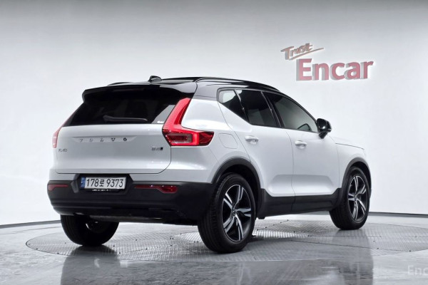 2021 Volvo XC40 с пробегом 62 978 км