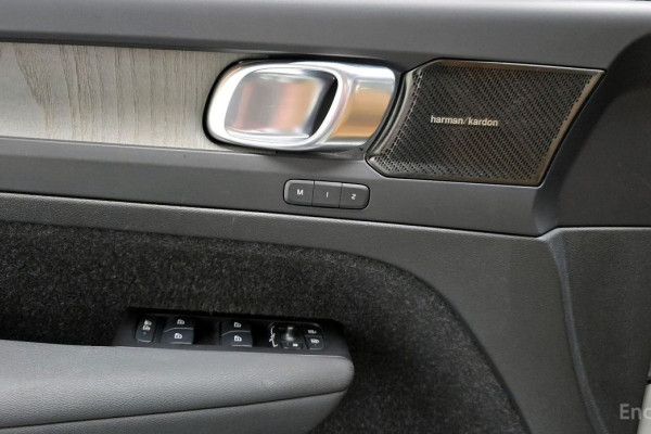 2021 Volvo XC40 с пробегом 74 360 км