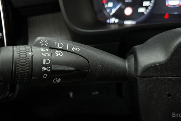 2021 Volvo XC40 с пробегом 74 360 км