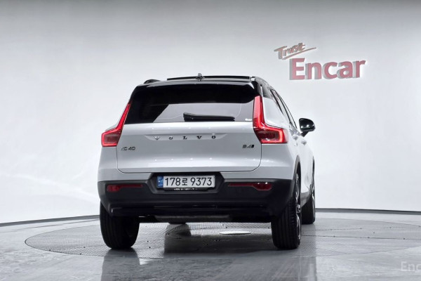 2021 Volvo XC40 с пробегом 62 978 км