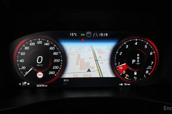 2021 Volvo XC40 с пробегом 62 978 км