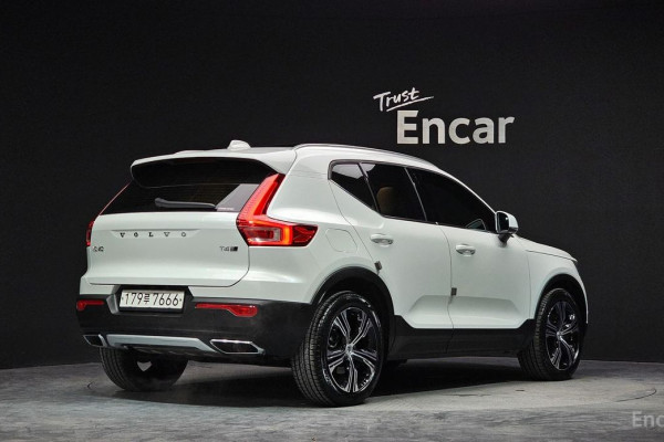 2020 Volvo XC40 с пробегом 14 641 км