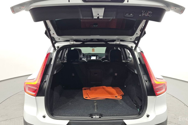 2021 Volvo XC40 с пробегом 64 458 км