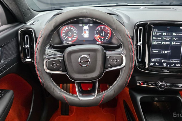 2021 Volvo XC40 с пробегом 62 978 км