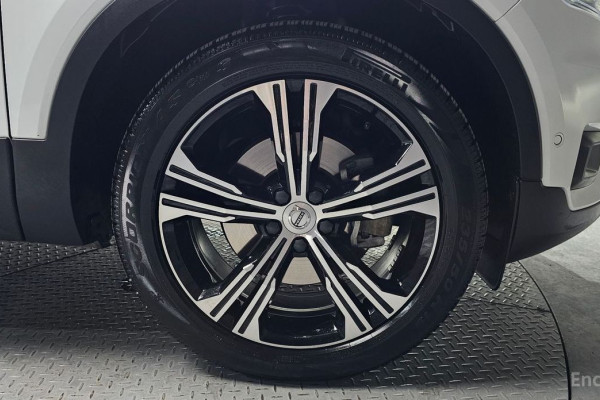 2020 Volvo XC40 с пробегом 14 641 км