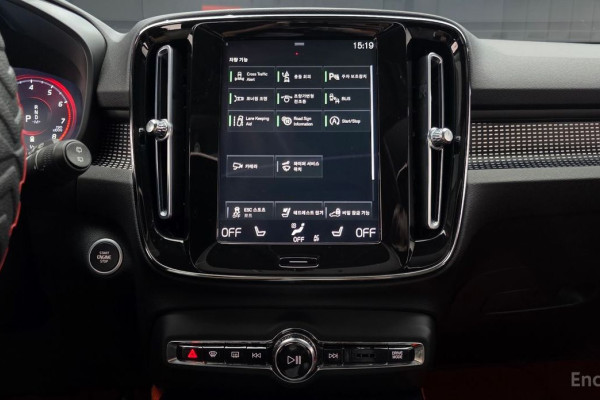 2021 Volvo XC40 с пробегом 62 978 км