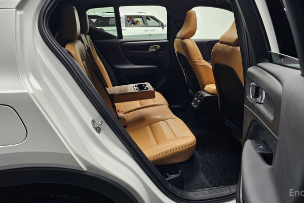 2020 Volvo XC40 с пробегом 14 641 км