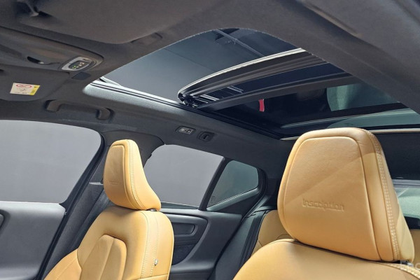 2020 Volvo XC40 с пробегом 14 641 км