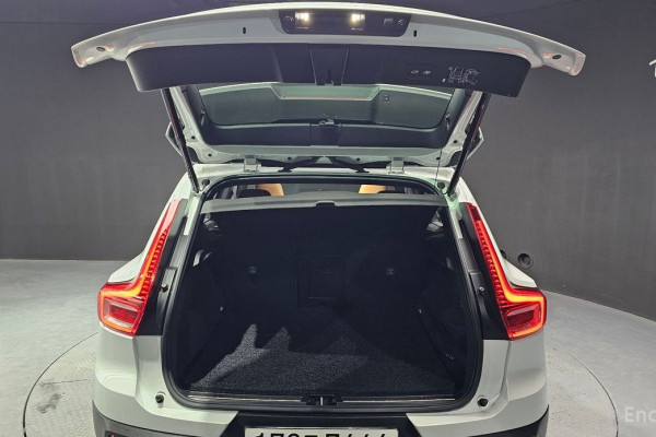 2020 Volvo XC40 с пробегом 14 641 км