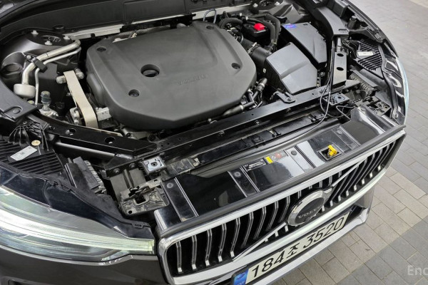 2022 Volvo XC60 с пробегом 74 312 км