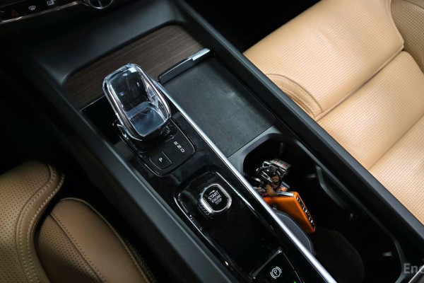 2022 Volvo XC60 с пробегом 74 312 км