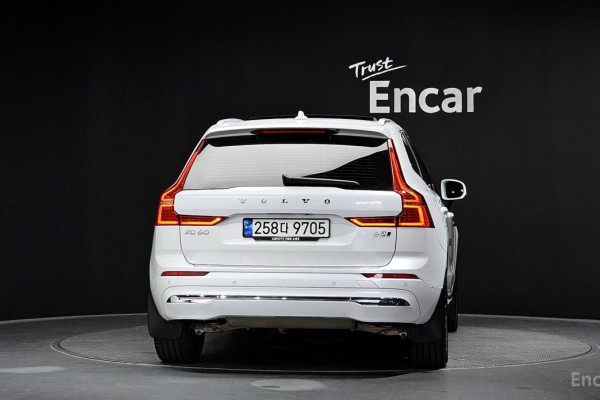 2023 Volvo XC60 с пробегом 35 194 км