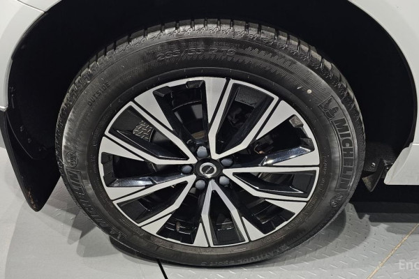 2023 Volvo XC60 с пробегом 35 194 км