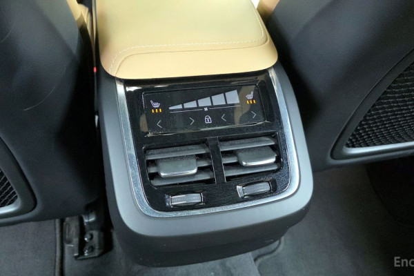 2022 Volvo XC60 с пробегом 74 312 км