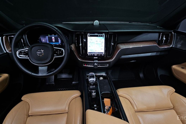 2023 Volvo XC60 с пробегом 35 194 км