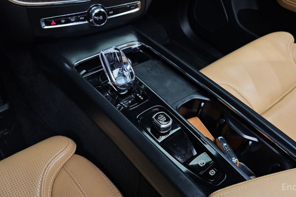 2023 Volvo XC60 с пробегом 35 194 км