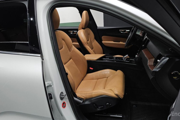 2023 Volvo XC60 с пробегом 35 194 км