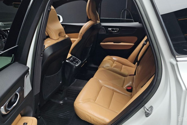 2023 Volvo XC60 с пробегом 35 194 км