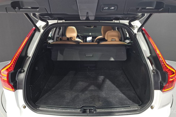 2023 Volvo XC60 с пробегом 35 194 км