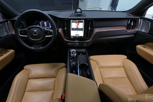 2023 Volvo XC60 с пробегом 40 455 км