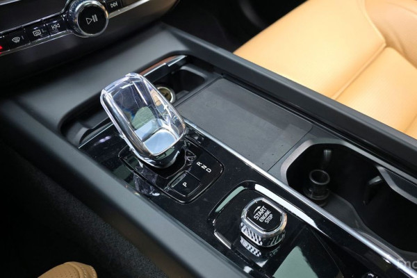 2023 Volvo XC60 с пробегом 40 455 км