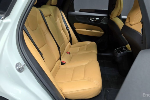 2023 Volvo XC60 с пробегом 40 455 км