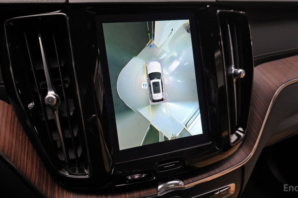 2023 Volvo XC60 с пробегом 40 455 км