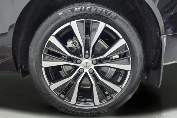 2023 Volvo XC60 с пробегом 11 214 км