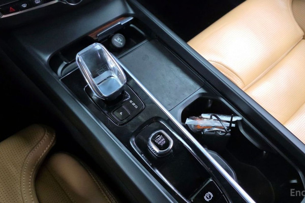 2023 Volvo XC60 с пробегом 38 272 км