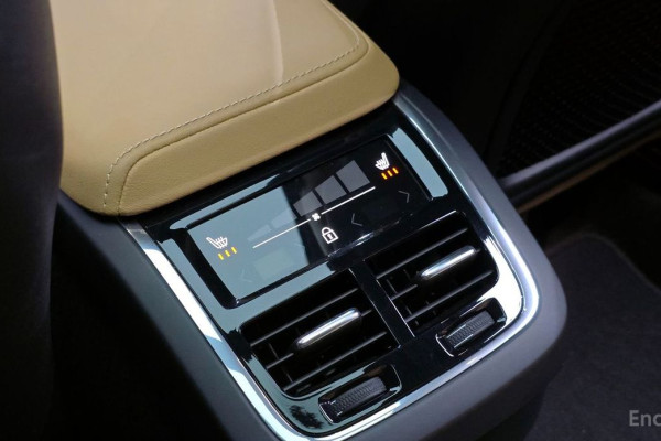 2023 Volvo XC60 с пробегом 40 455 км