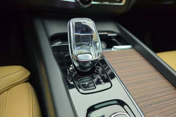 2023 Volvo XC60 с пробегом 11 214 км