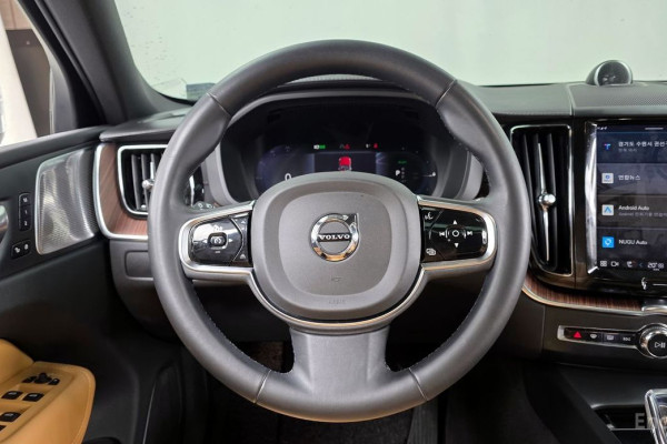 2023 Volvo XC60 с пробегом 38 272 км