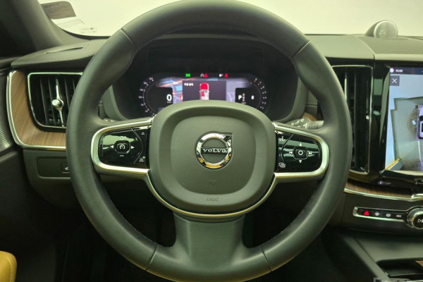 2023 Volvo XC60 с пробегом 11 214 км