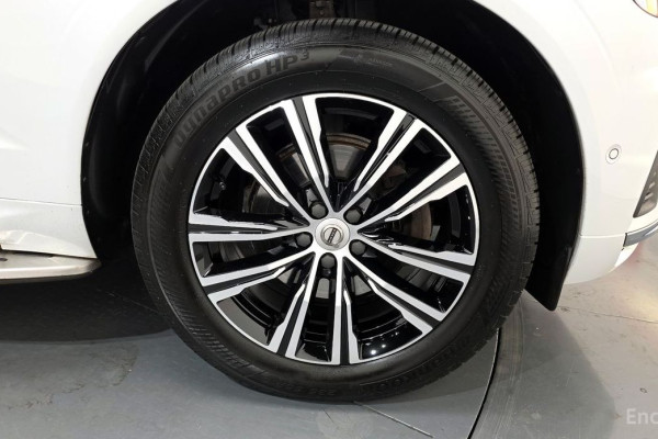 2022 Volvo XC60 с пробегом 22 102 км