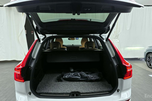 2023 Volvo XC60 с пробегом 38 272 км