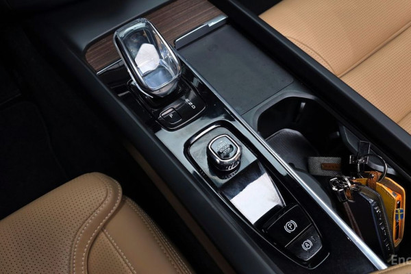 2022 Volvo XC60 с пробегом 22 102 км