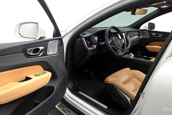 2022 Volvo XC60 с пробегом 22 102 км