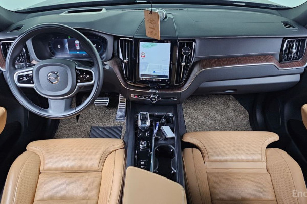 2022 Volvo XC60 с пробегом 41 119 км