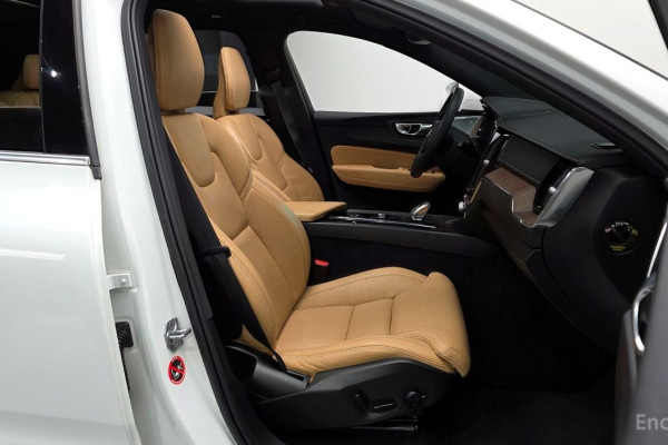 2022 Volvo XC60 с пробегом 22 102 км