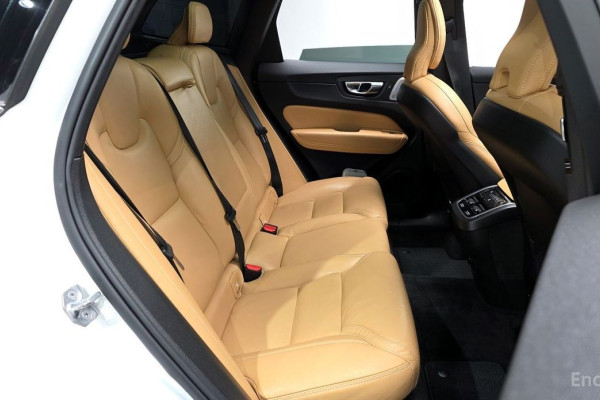 2022 Volvo XC60 с пробегом 22 102 км