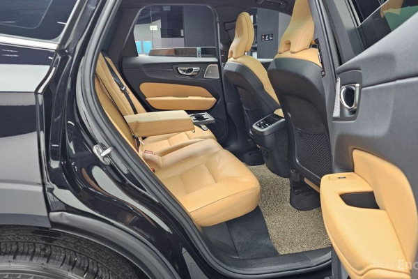 2022 Volvo XC60 с пробегом 41 119 км