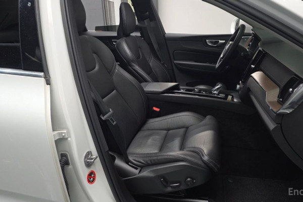 2022 Volvo XC60 с пробегом 71 772 км