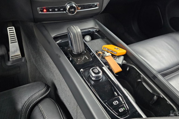 2022 Volvo XC60 с пробегом 70 728 км