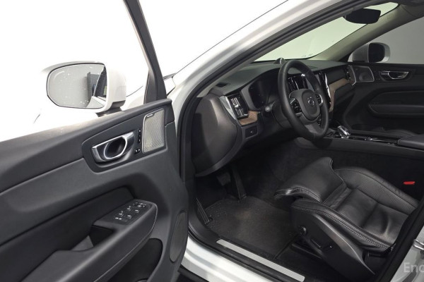 2022 Volvo XC60 с пробегом 71 772 км