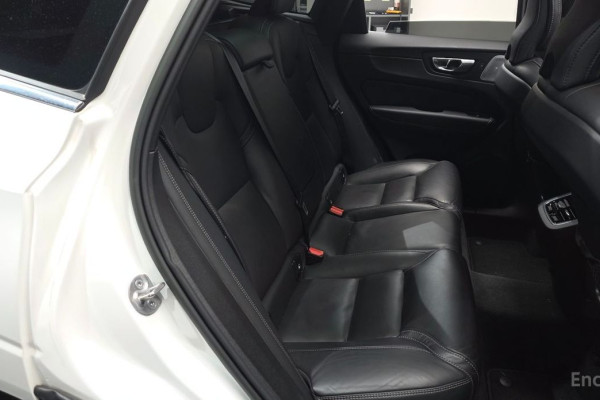 2022 Volvo XC60 с пробегом 71 772 км