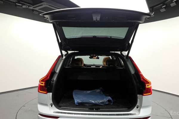 2022 Volvo XC60 с пробегом 22 102 км