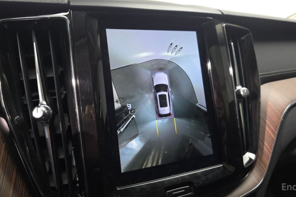 2022 Volvo XC60 с пробегом 71 772 км